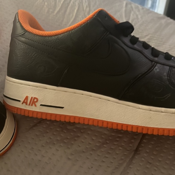 Selling Nike af1 $150 worn a handfull of times and not OG box - Picture 4 of 6